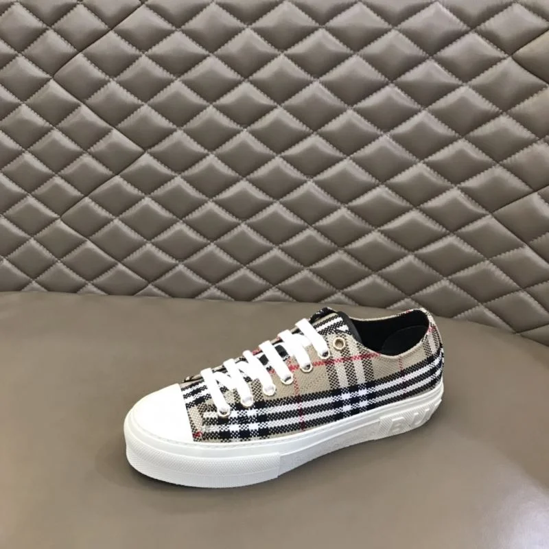 Burberry Low Shoes SunProtective 17010