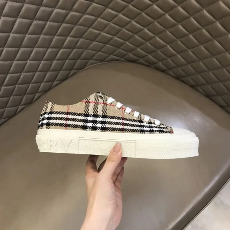 Burberry Low Shoes SunProtective 17010