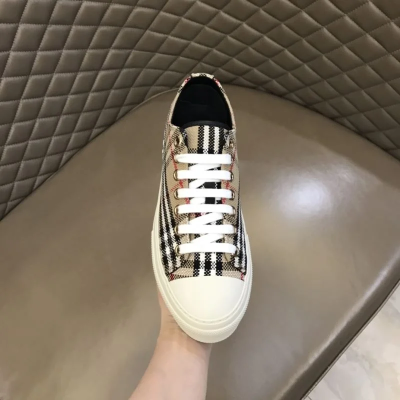 Burberry Low Shoes SunProtective 17010