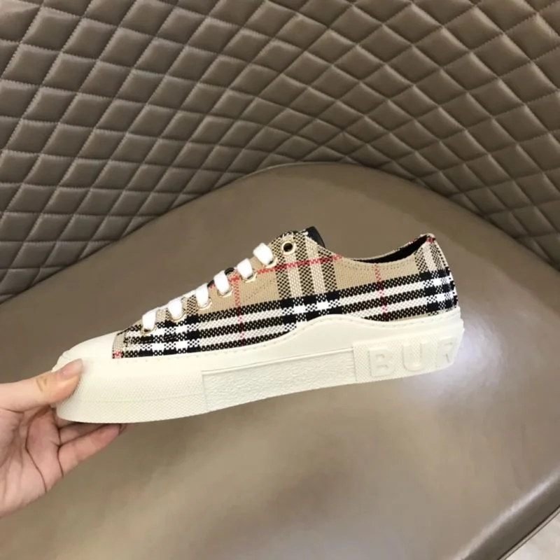 Burberry Low Shoes SunProtective 17010