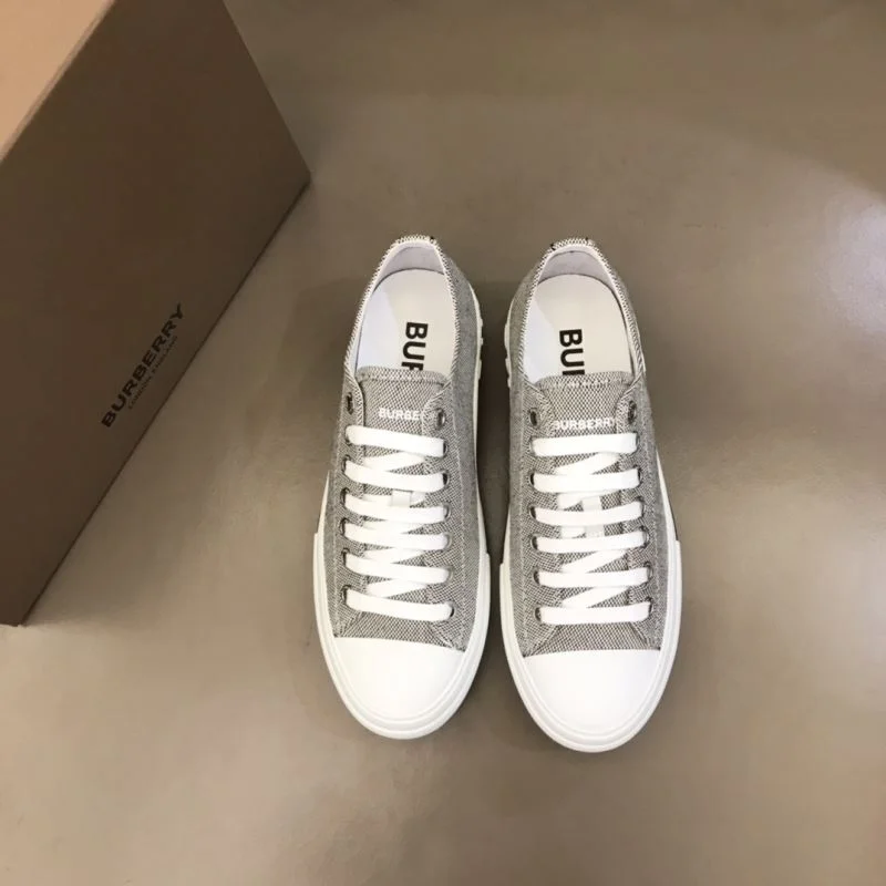 Burberry Low Shoes AllSeason 17018