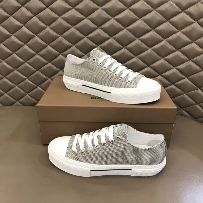 Burberry Low Shoes AllSeason 17018