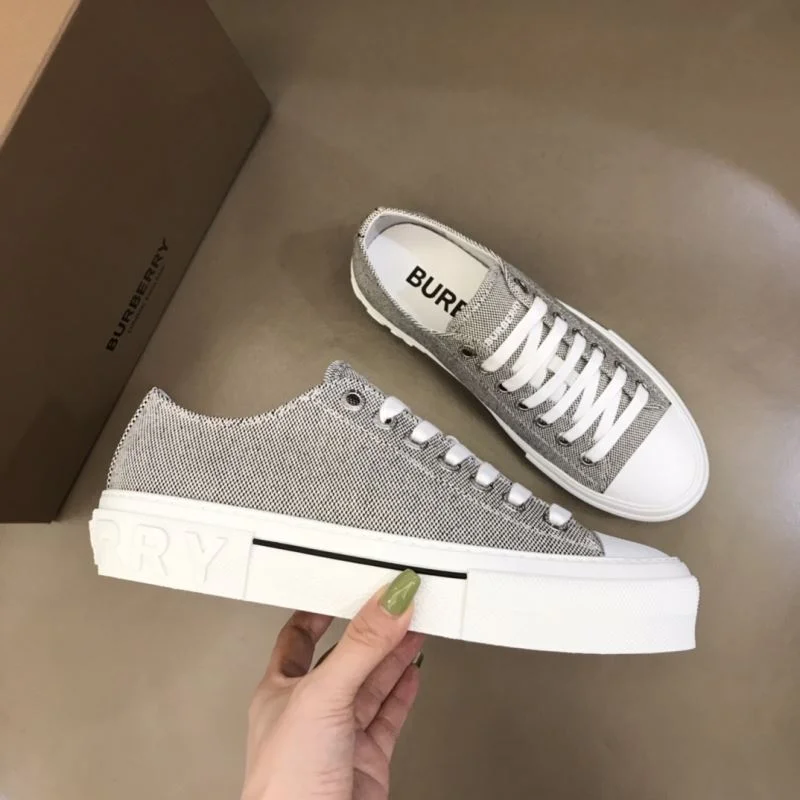 Burberry Low Shoes AllSeason 17018