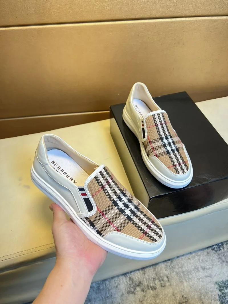 Burberry Low Shoes ZipUp 17229