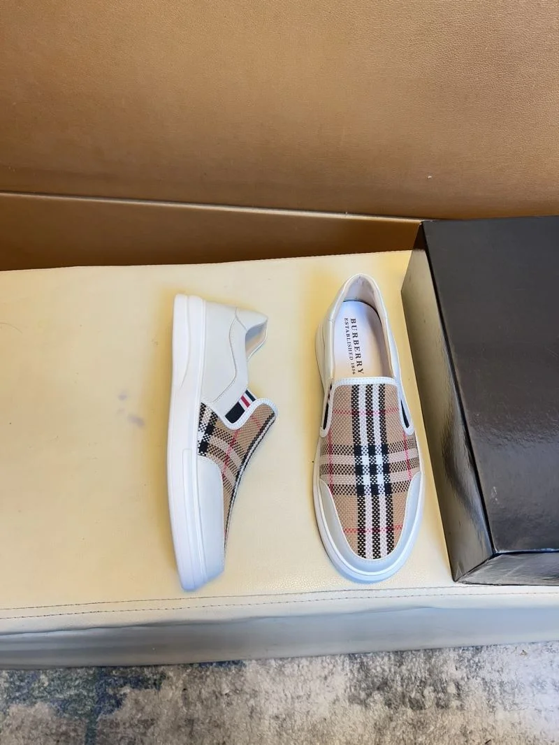 Burberry Low Shoes ZipUp 17229