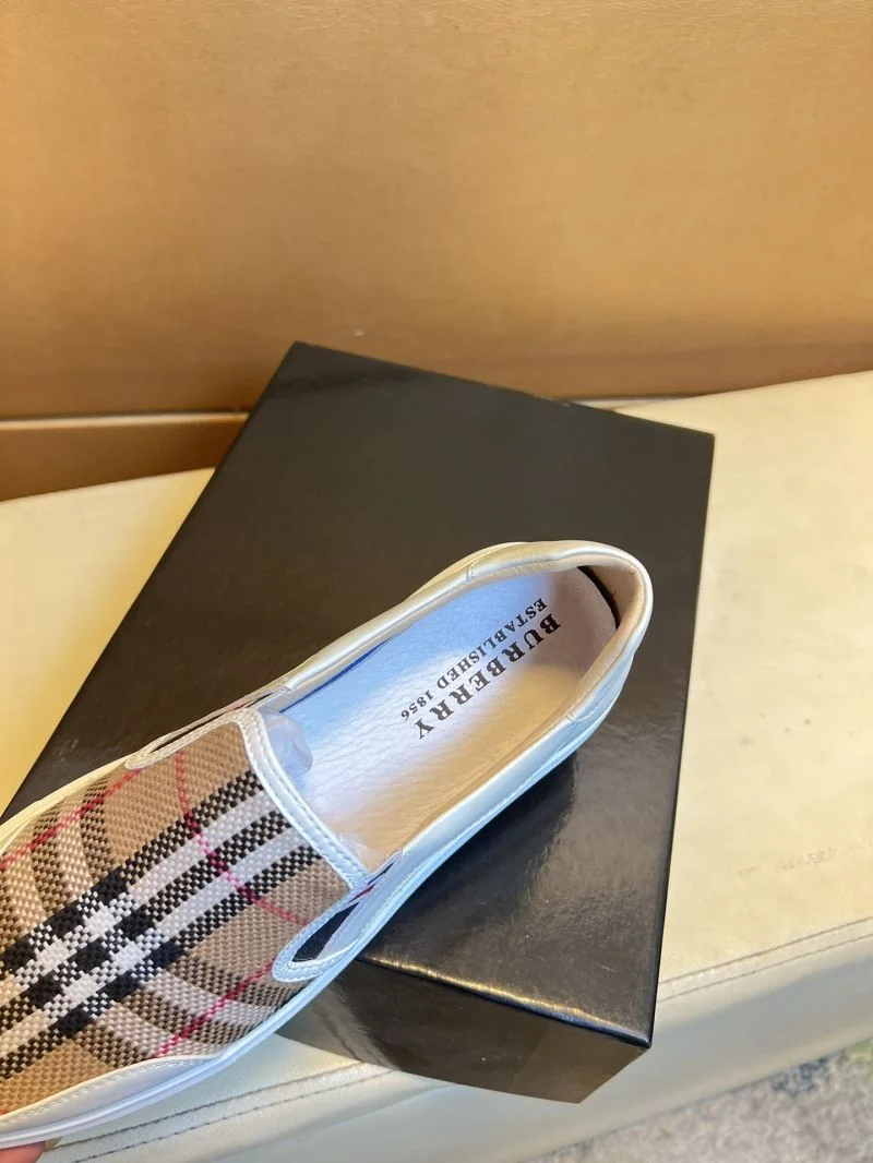 Burberry Low Shoes ZipUp 17229