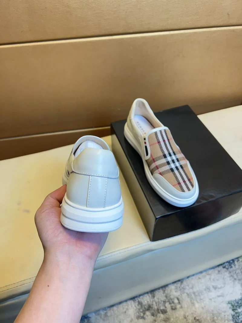 Burberry Low Shoes ZipUp 17229