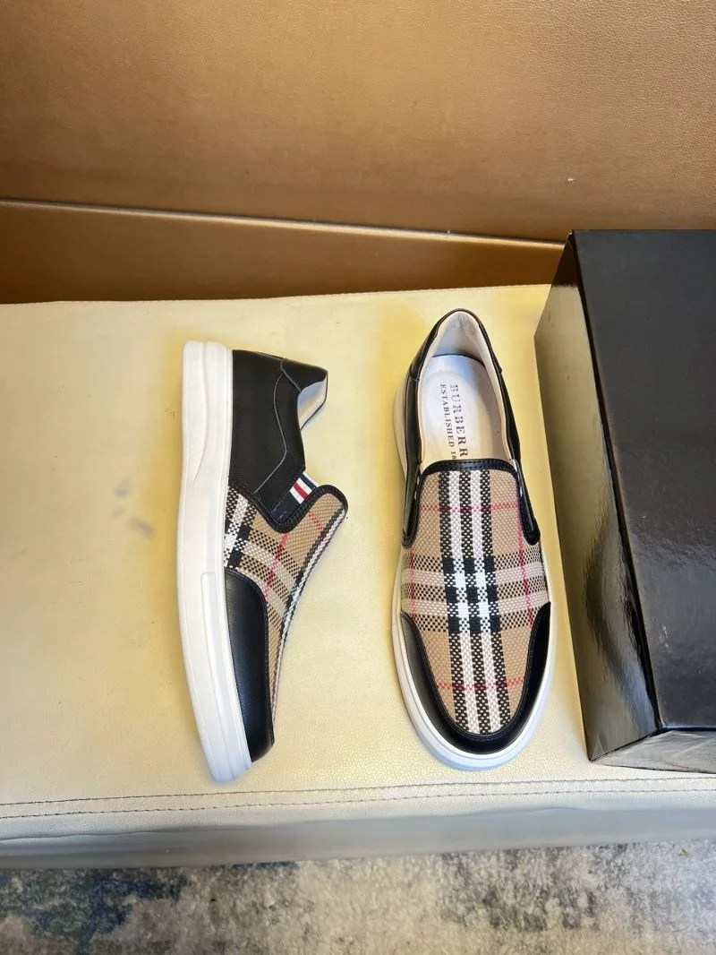 Supportive Burberry Low Shoes 17227