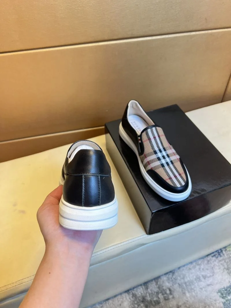Supportive Burberry Low Shoes 17227