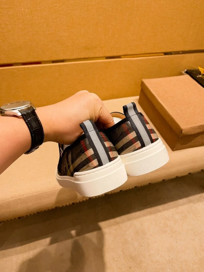 Burberry Low Shoes Unique 17226