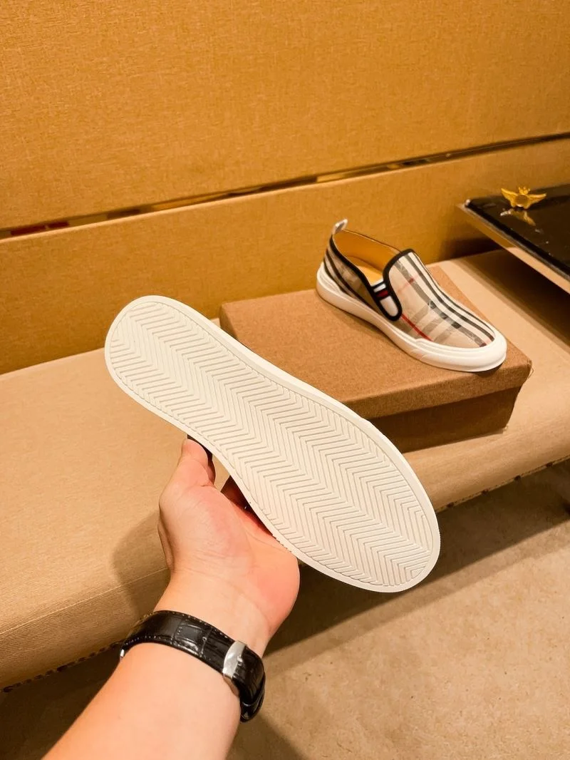 Burberry Low Shoes OdorResistant 17222