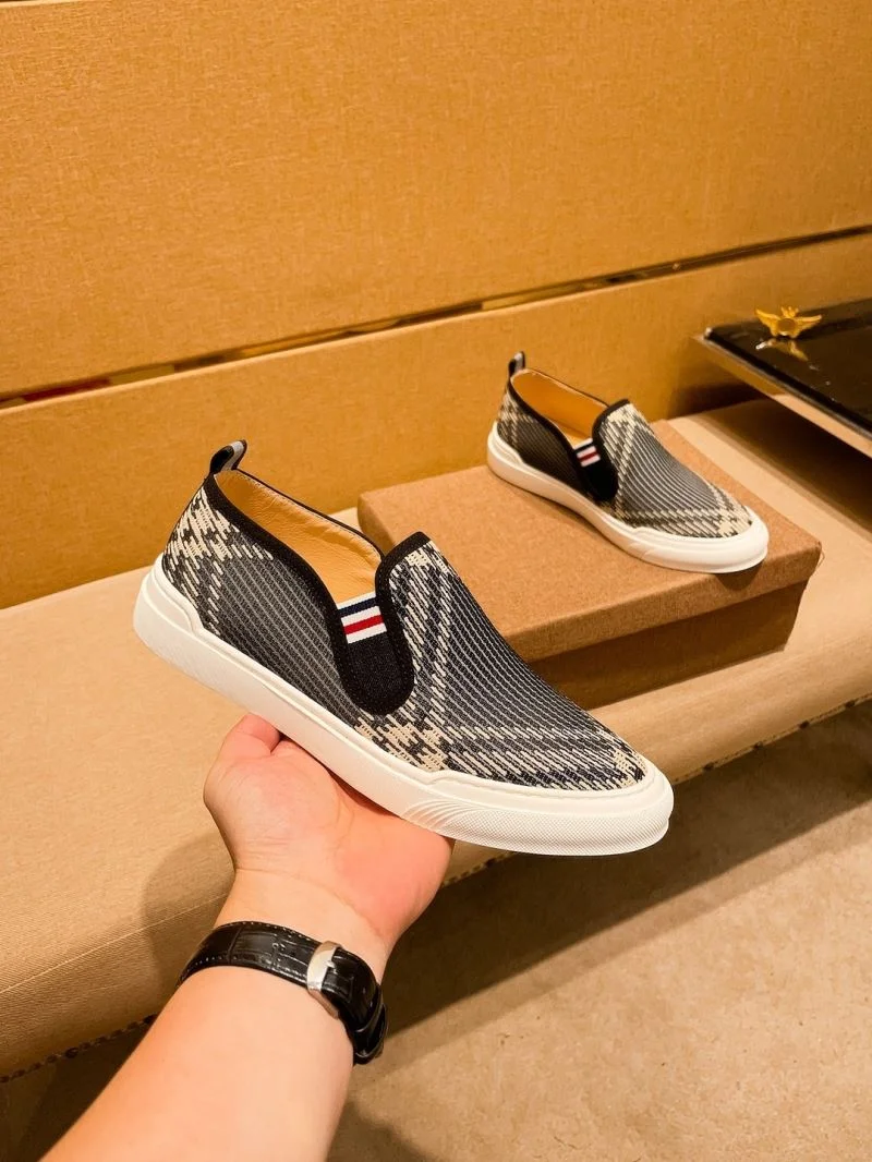 Resilient Burberry Low Shoes 17205