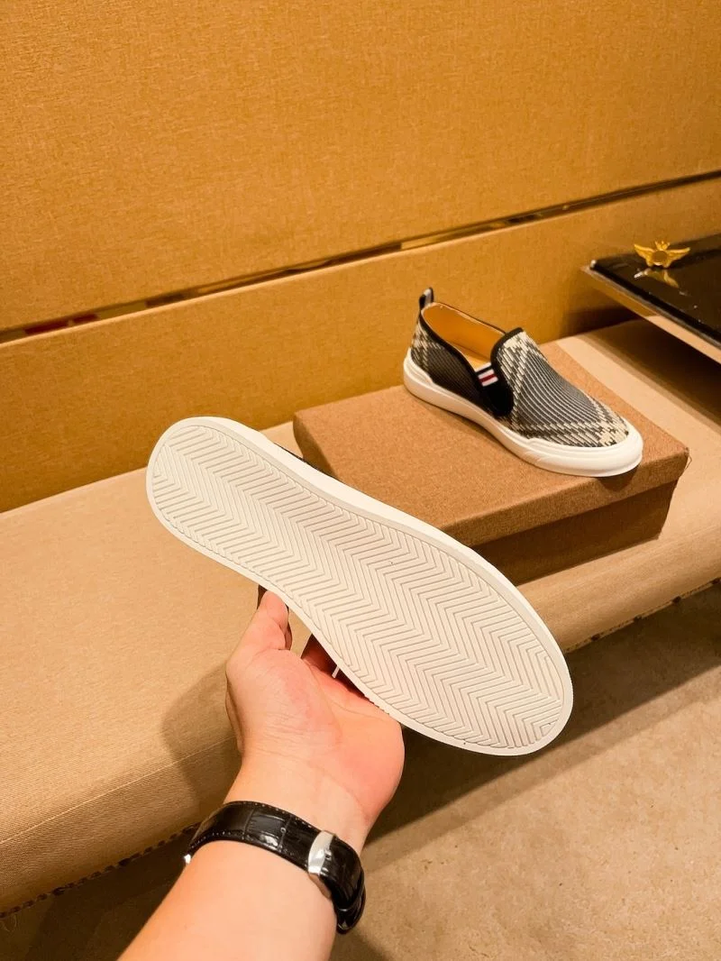 Resilient Burberry Low Shoes 17205