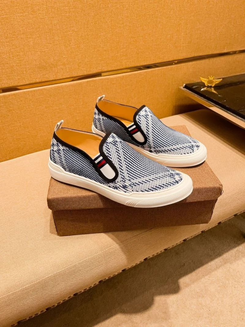 Burberry Low Shoes Popular 17219