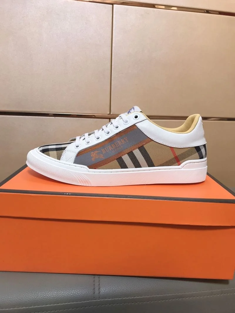 Versatile Burberry Low Shoes 17202