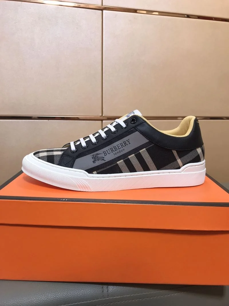Versatile Burberry Low Shoes 17216