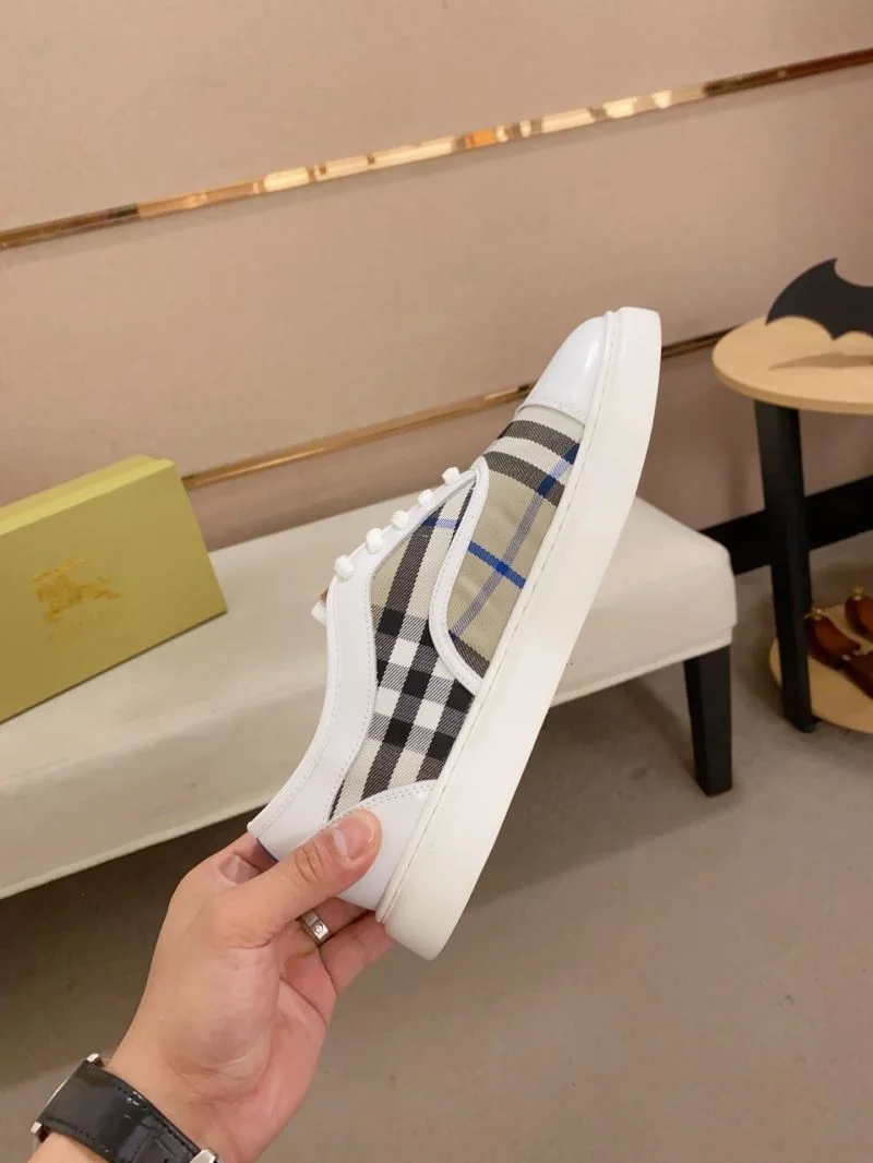 Cozy Burberry Low Shoes 17204
