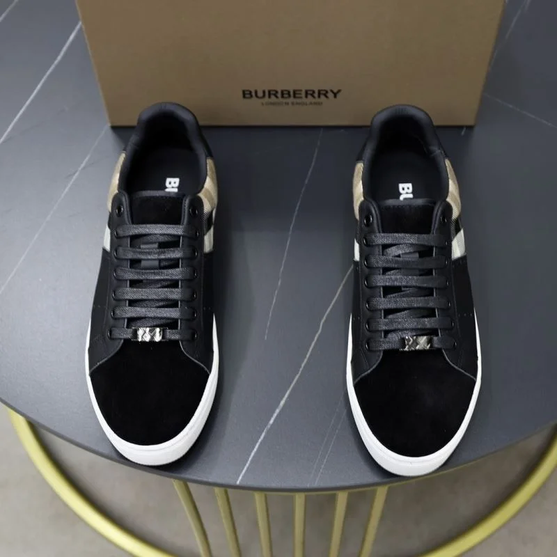 Burberry Low Shoes Snug 17207