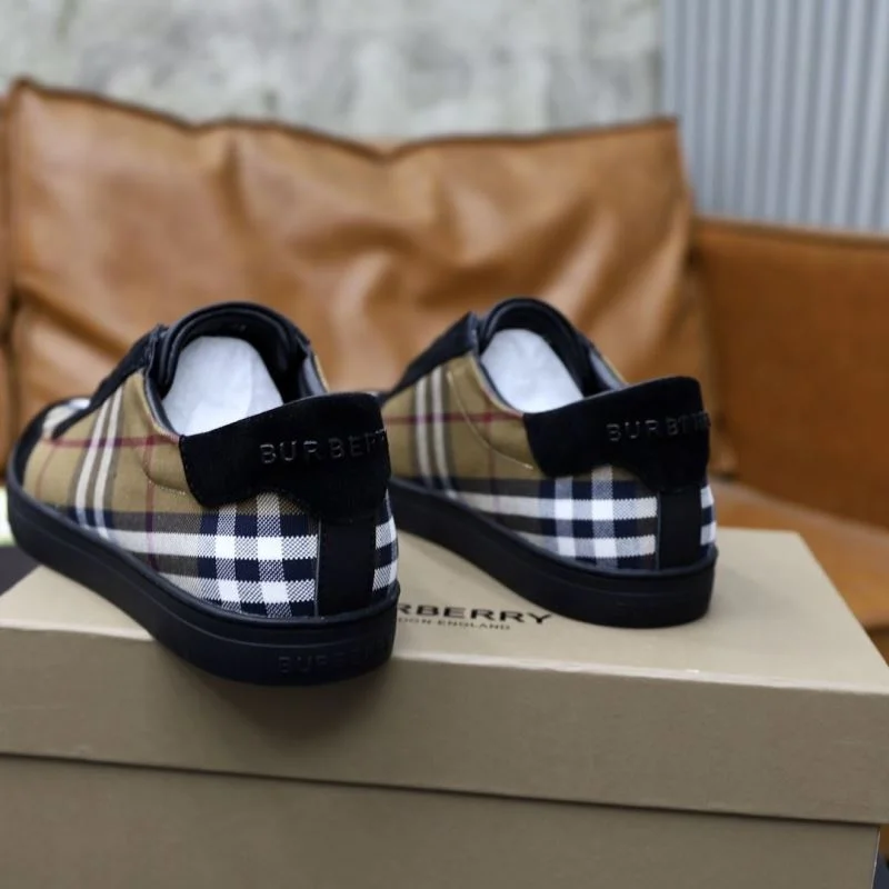 Burberry Low Shoes MoistureWicking 17214