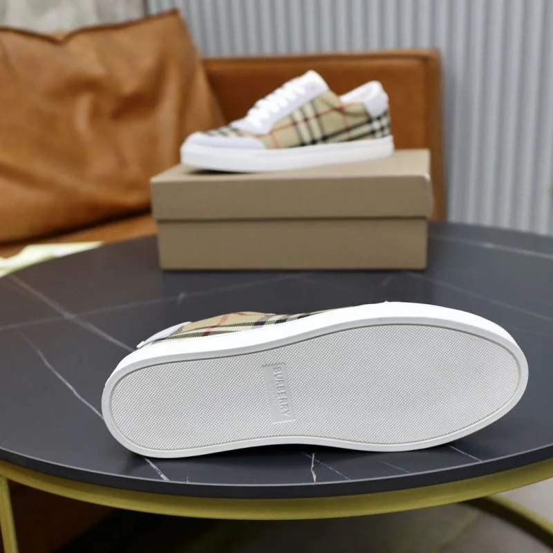 Burberry Low Shoes Lightweight 17209