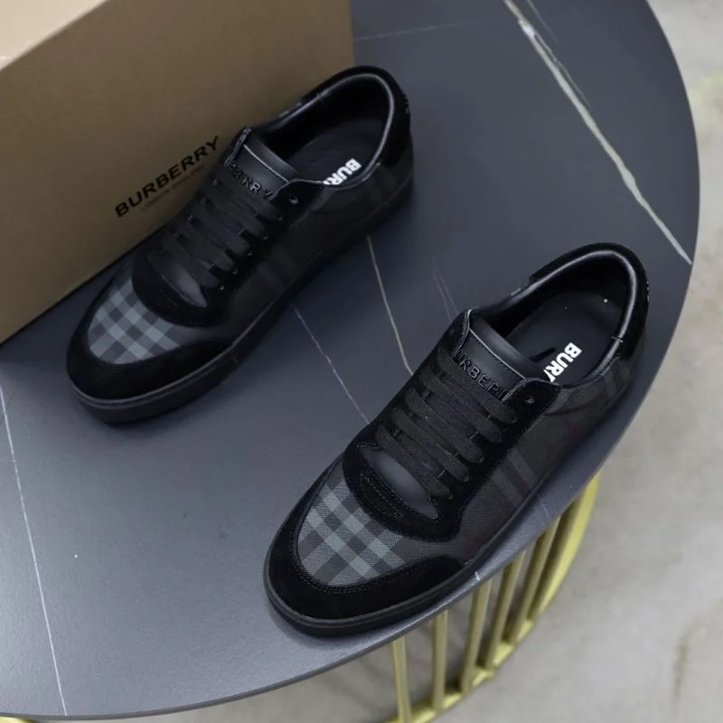 Burberry Low Shoes Stylish 17272