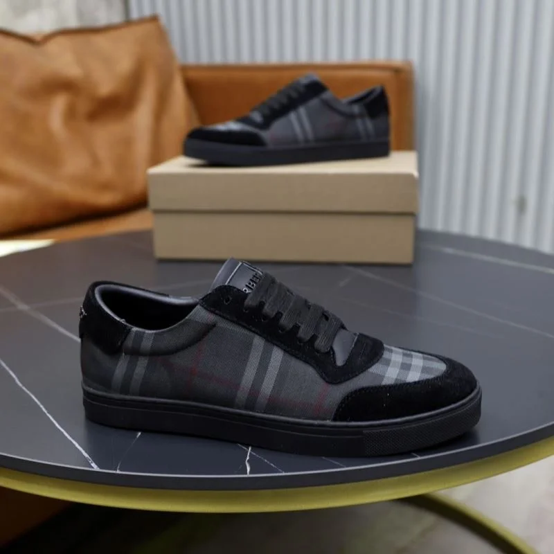 Burberry Low Shoes Stylish 17272