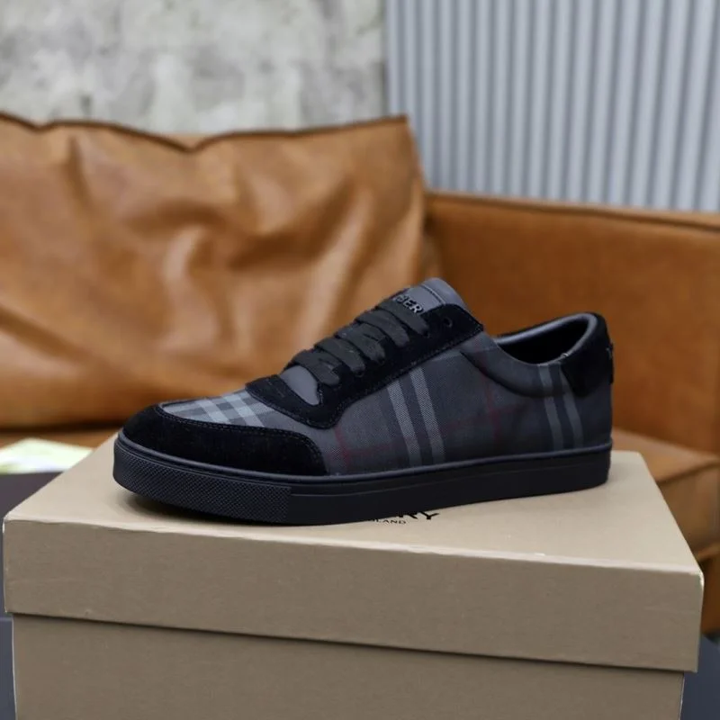 Burberry Low Shoes Stylish 17272