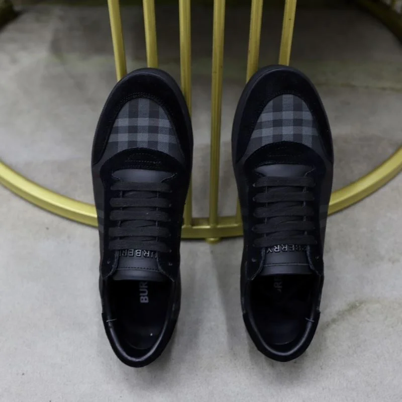 Burberry Low Shoes Stylish 17272
