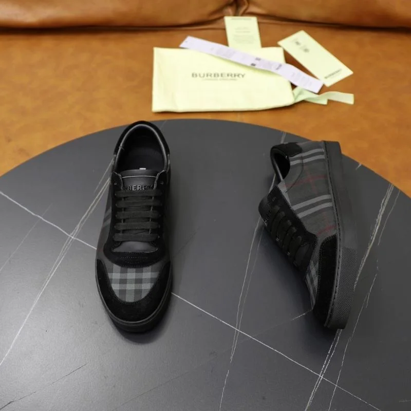 Burberry Low Shoes Stylish 17272