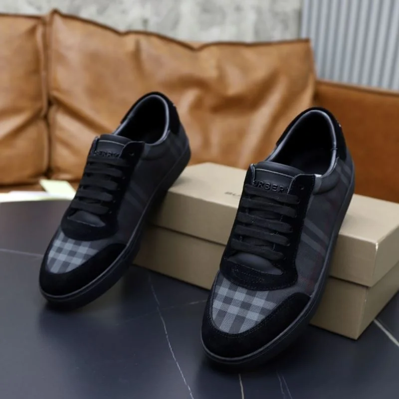 Burberry Low Shoes Stylish 17272