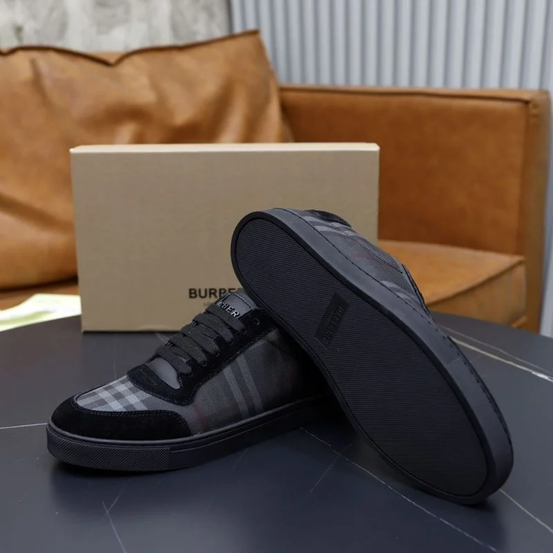 Burberry Low Shoes Stylish 17272