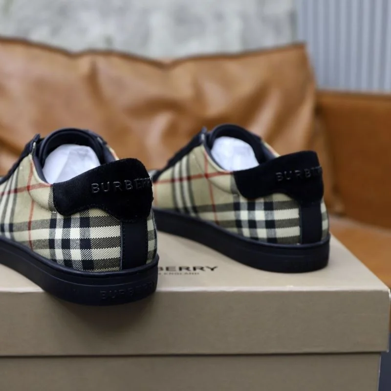Burberry Low Shoes Timeless 17218