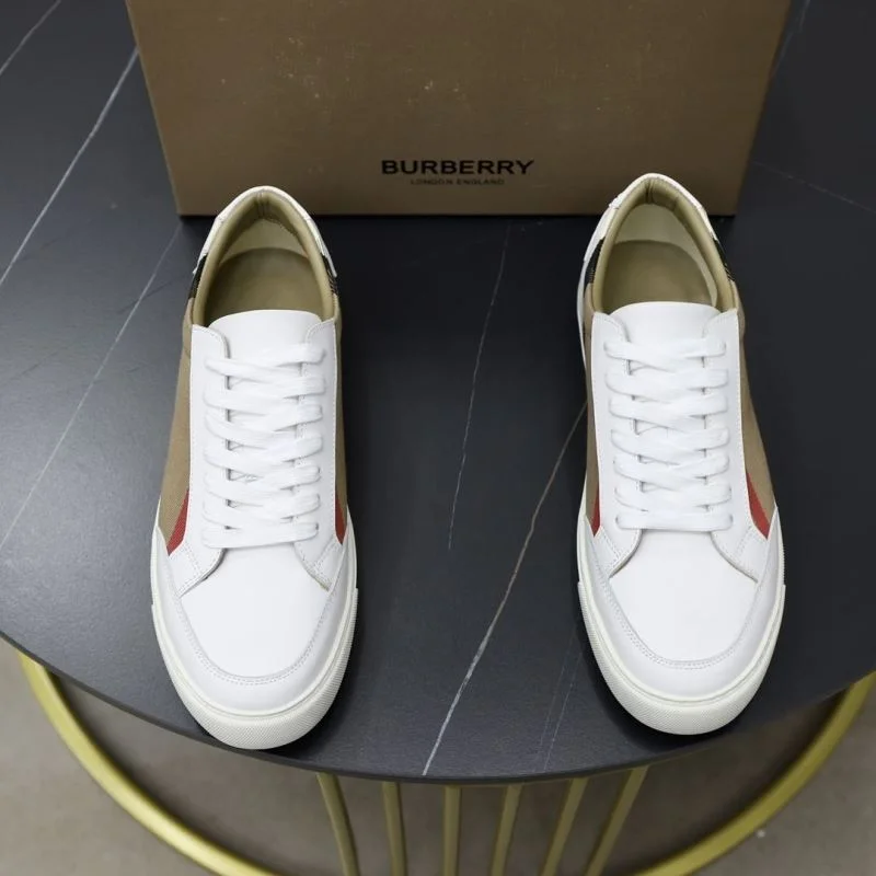 Burberry Low Shoes UrbanStyle 17203