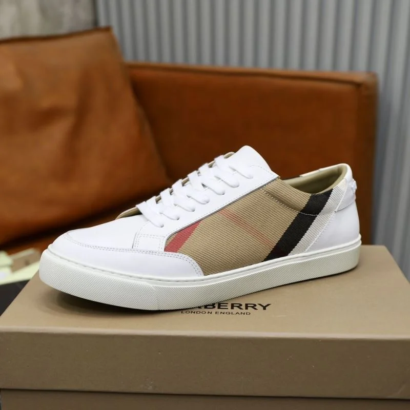 Burberry Low Shoes UrbanStyle 17203