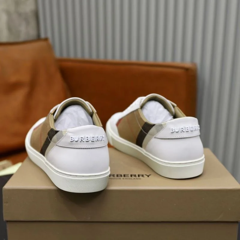 Burberry Low Shoes UrbanStyle 17203