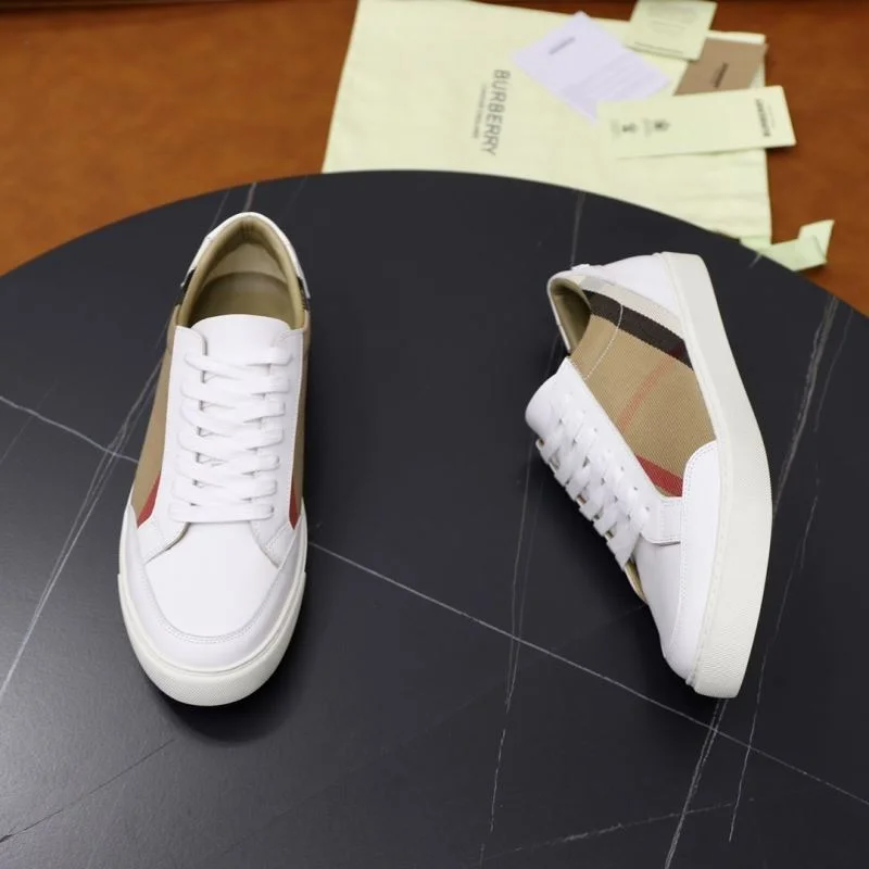 Burberry Low Shoes UrbanStyle 17203