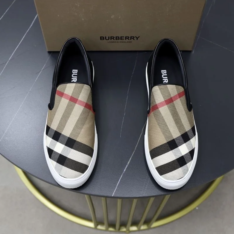 Burberry Low Shoes Versatile 17187