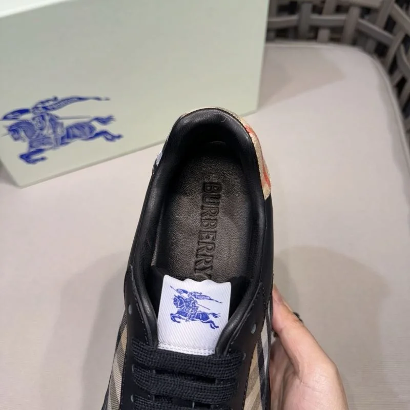Burberry Low Shoes Durable 17168