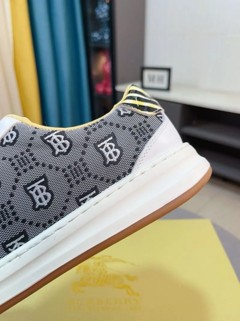 Burberry Low Shoes RelaxedFit 17193