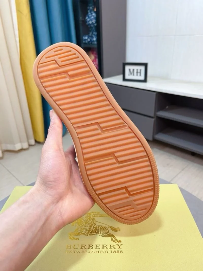Burberry Low Shoes RelaxedFit 17193