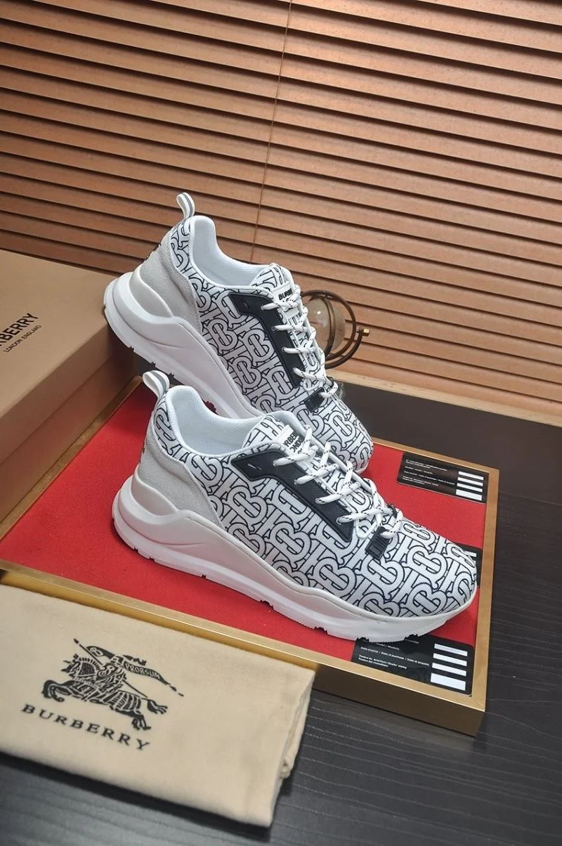 Burberry Low Shoes Durable 17159