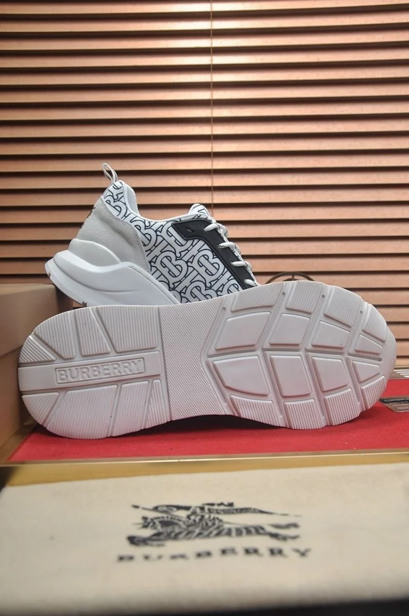Burberry Low Shoes Durable 17159