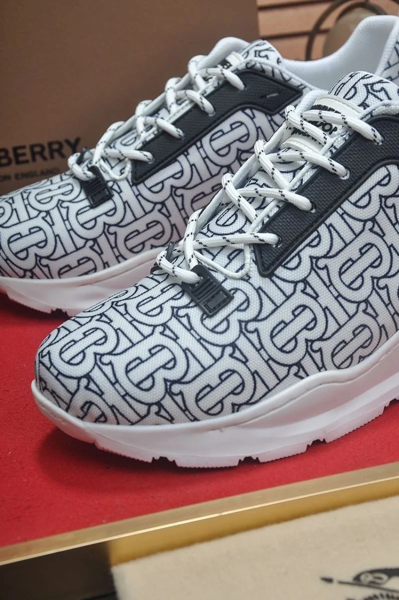Burberry Low Shoes Durable 17159