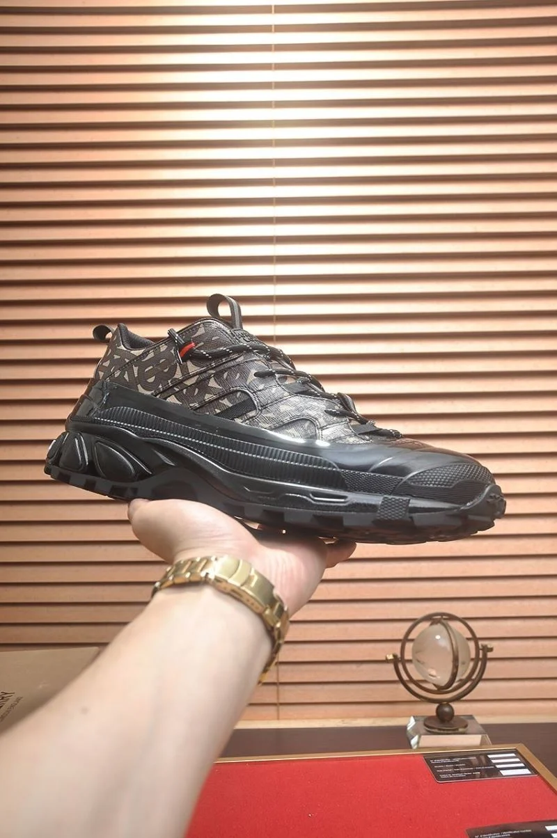 TravelReady Burberry Low Shoes 17212