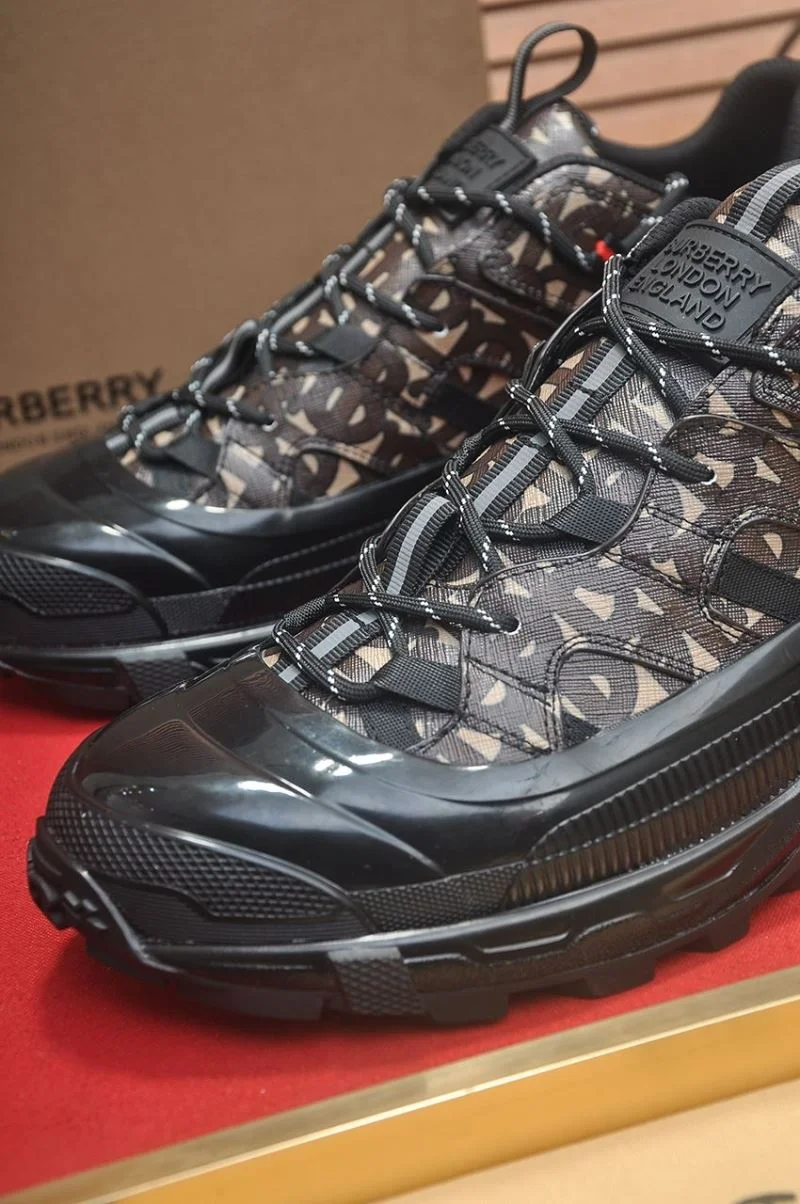 TravelReady Burberry Low Shoes 17212