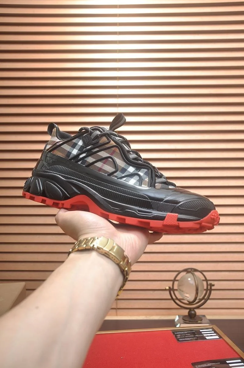 Sophisticated Burberry Low Shoes 17146