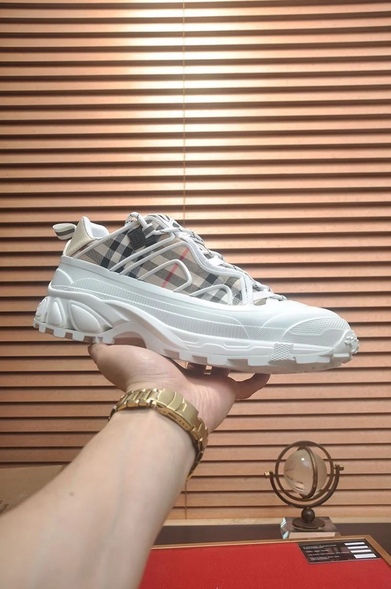 Lightweight Burberry Low Shoes 17145