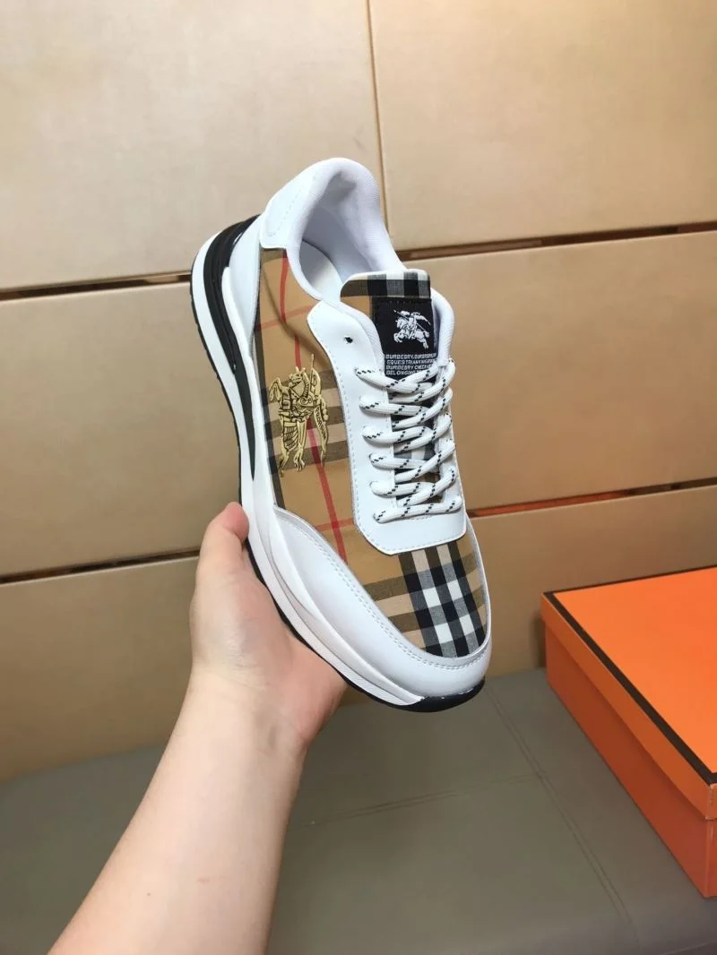 Burberry Low Shoes EyeCatching 17158