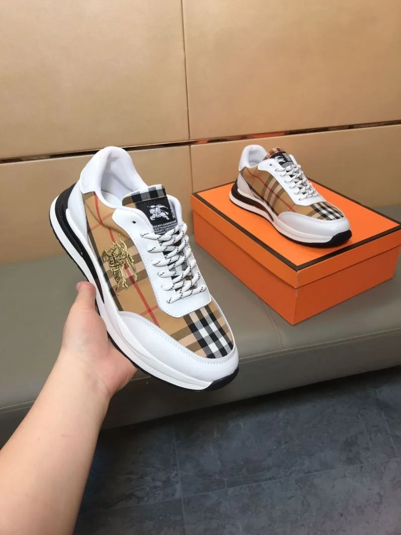 Burberry Low Shoes EyeCatching 17158