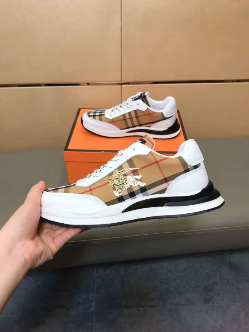 Burberry Low Shoes EyeCatching 17158
